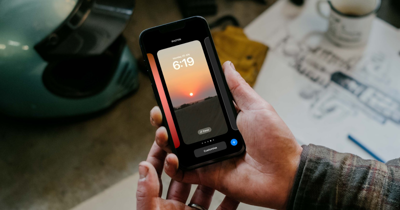 Cách thay đổi màn hình khóa iPhone tự động với iOS 16
