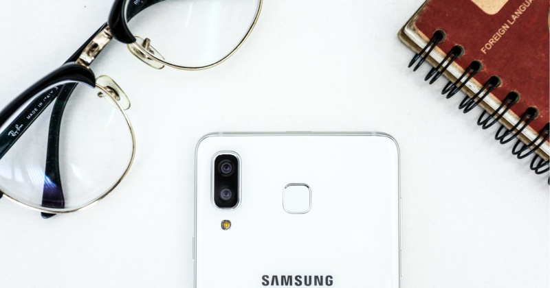 Đập hộp Galaxy A8 Star chính hãng tại Việt Nam