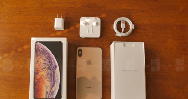 Đập hộp iPhone Xs Max phiên bản màu vàng