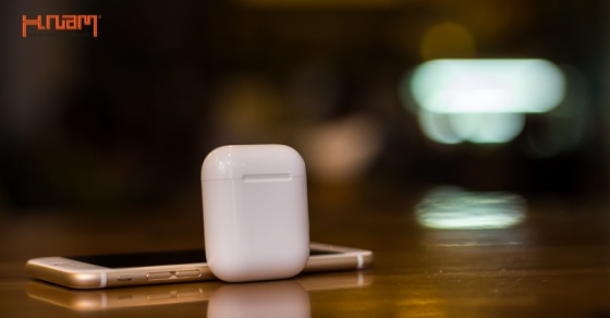 Cận cảnh tai nghe AirPods mới về tại HnamMobile: Đeo tai chắc chắn, đẹp hơn tưởng tượng. Xử lý thông minh đến không ngờ.