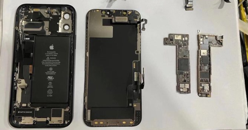 Tháo rời iPhone 12 soi các thành phần bên trong