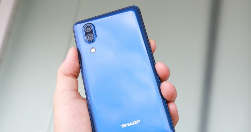 Trên tay Sharp Aquos S2 phiên bản màu xanh tại Việt Nam